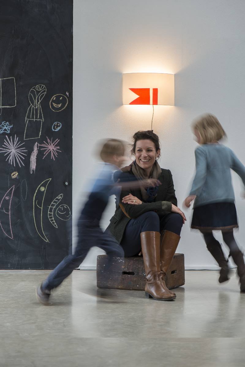 Lumbono Wandleuchte Szene Traditionsschiff N1 mit Kindern und Mutter