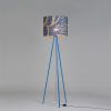 lumbono-stehleuchte-blau (11) Stehleuchte Tripod Perlbohne N°72 aus Bronze und Kaffeesack